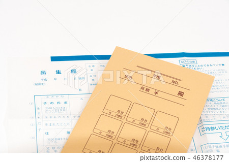 Lifestyle image Birth certificate and monthly gift bag Lifestyle image Birth certificate and monthly gift bag 46378177
