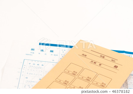 Lifestyle image Birth certificate and monthly gift bag 46378182