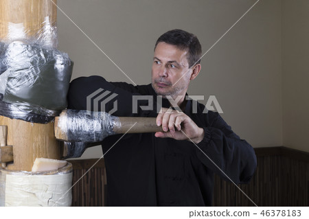 Working out the technique of striking a makivare. Working out the technique of striking a makivare. 46378183