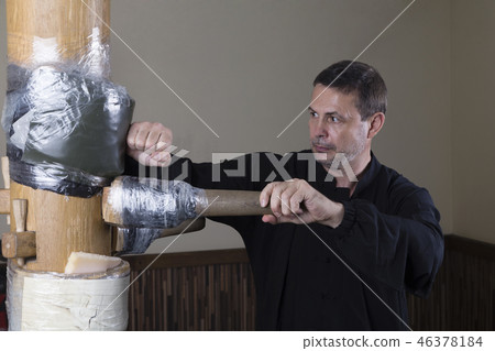 Working out the technique of striking a makivare. Working out the technique of striking a makivare. 46378184