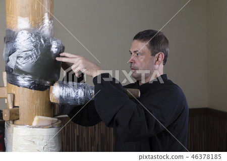 Working out the technique of striking a makivare. Working out the technique of striking a makivare. 46378185