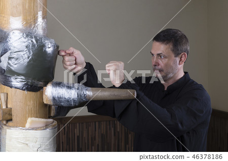 Working out the technique of striking a makivare. Working out the technique of striking a makivare. 46378186