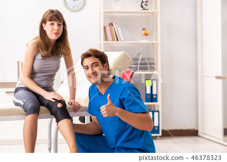 Young female patient visiting male doctor traumatologist Young female patient visiting male doctor traumatologist 46378323