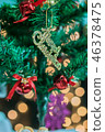 Decorated christmas tree with the bokeh background 46378475