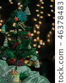 Decorated christmas tree with the bokeh background 46378483