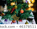Decorated christmas tree with the bokeh background 46378511