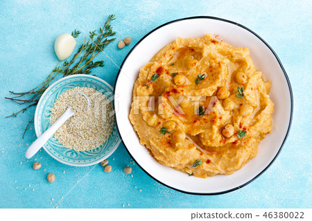 Hummus with chickpea and tahini 46380022