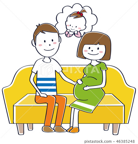 幸福孕婦和她的丈夫想像一個女嬰坐在沙發上 46385248