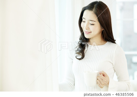 Young woman 46385506