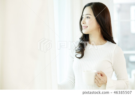 年輕的女人 46385507