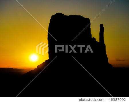 紀念碑谷日出 46387092