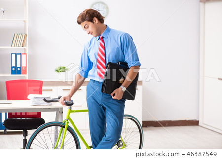 Young businessman using bike to commute to the office 46387549