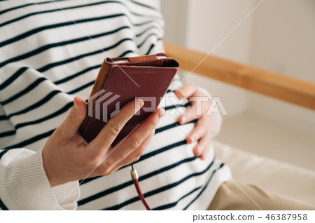 Pregnant woman pregnancy maternity photo 46387958