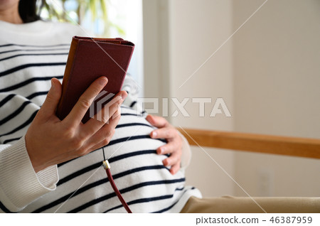 Pregnant woman pregnancy maternity photo 46387959