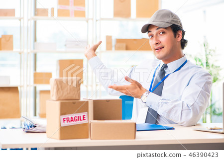 Male employee working in box delivery relocation service 46390423
