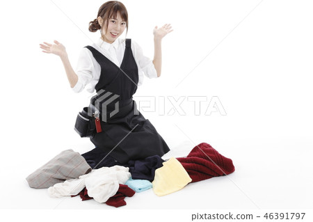 Women who are troubled with clothing arrangement 46391797