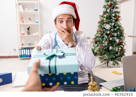 Doctor with gift box in the hospital Doctor with gift box in the hospital 46392910