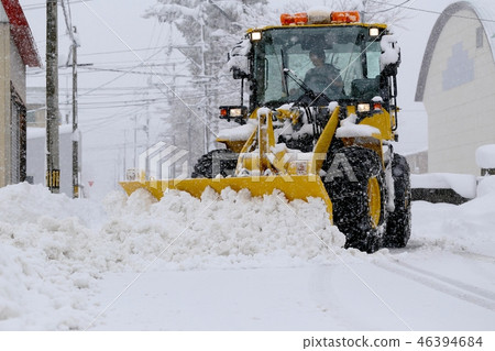 除雪的除雪機從路 除雪的除雪機從路 46394684