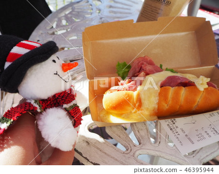 Snowman and bread Snowman and bread 46395944