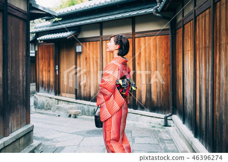 A woman in a kimono to tour Kyoto A woman in a kimono to tour Kyoto 46396274