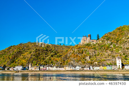 Katz Castle above Sankt Goarshausen town in the Rhine Gorge, Germany 46397430