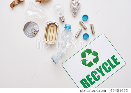 Sort your garbage. Crumple foil, paper and plastic 46401655