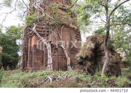 CAMBODIA SRA EM PRASAT NEAK BUOS KHMER TEMPLE CAMBODIA SRA EM PRASAT NEAK BUOS KHMER TEMPLE 46401710