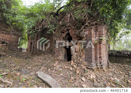 CAMBODIA SRA EM PRASAT NEAK BUOS KHMER TEMPLE CAMBODIA SRA EM PRASAT NEAK BUOS KHMER TEMPLE 46401716