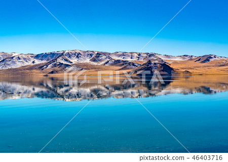 Reflection of the beautiful mountain in autumn 46403716