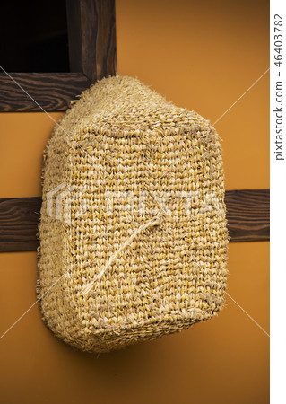 垂懸在農舍的牆壁上的Mekongi 垂懸在農舍的牆壁上的Mekongi 46403782