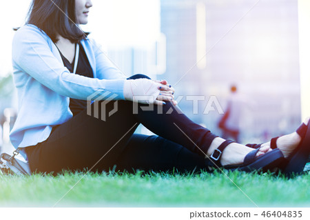 wrist hand pain women sit on the green grass 46404835