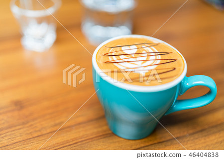 Latte art coffee cup in green glass Latte art coffee cup in green glass 46404838