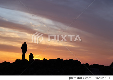 Channam Taean花節日海灘日落戀人剪影 46405404