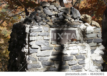 In Tanigawadake of autumnal leaves (guidepost / base plaza → Matiga Sawadeai) 46406901