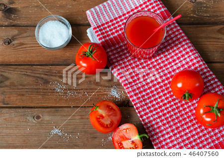 Tomato juice in glass with fresh tomatoes Tomato juice in glass with fresh tomatoes 46407560