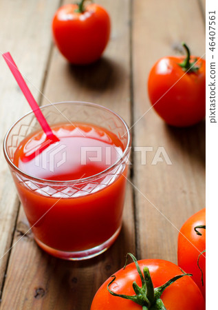 Tomato juice in glass with fresh tomatoes Tomato juice in glass with fresh tomatoes 46407561