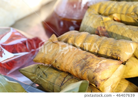 Sticky rice wrapped in banana leaves 46407639