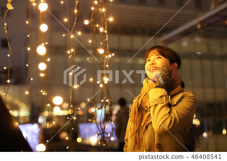 Woman talking on smartphone Woman talking on smartphone 46408541