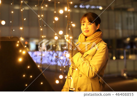 Woman talking on smartphone Woman talking on smartphone 46408855