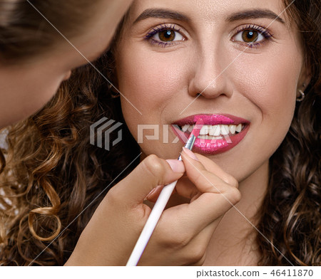 Beautiful woman in beauty salon doing makeup. 46411870