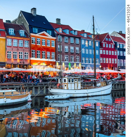 Nyhavn illuminated at night, Copenhagen Nyhavn illuminated at night, Copenhagen 46415014