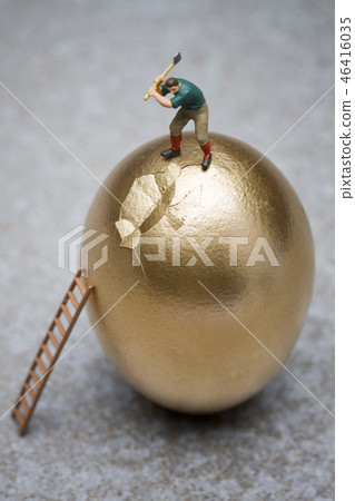 Model, golden egg Model, golden egg 46416035