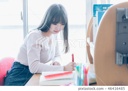 一個女人在學習 46416485