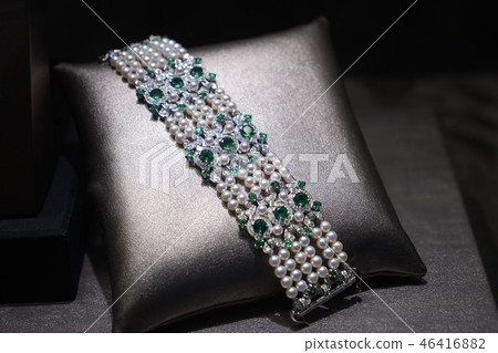 Necklace is a jewelry of women. Necklace is a jewelry of women. 46416882