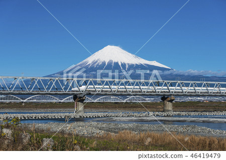 Fuji of the Shinkansen and the crown across the Fujikawa Iron Bridge 46419479