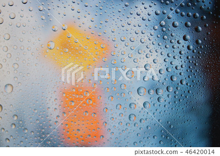 駕車雨能見度差 46420014