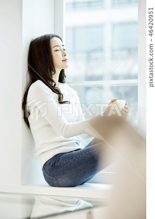 年輕的女人 年輕的女人 46420951