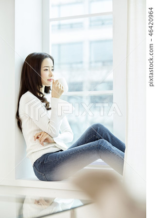 年輕的女人 年輕的女人 46420964