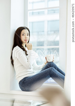 年輕的女人 年輕的女人 46420971