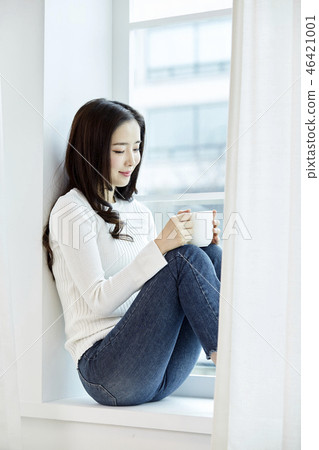 Young woman 46421001